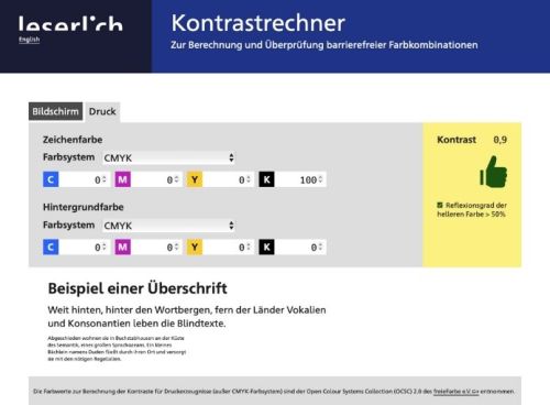 Online-Kontrastrechner der Website www.leserlich.info. Es gibt zwei Modi zur Auswahl – Bildschirm und Druck. Farbwerte für Zeichenfarbe und Hintergrund können eingegeben werden und rechts erscheint die Info, dass der Kontrast der Farben ok ist – ein grünes Symbol mit Daumen hoch.